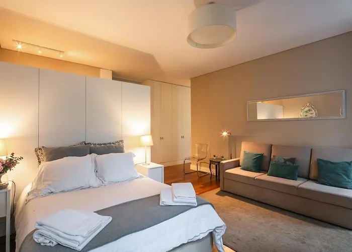 Cardosas Charming With Balconies Apartman